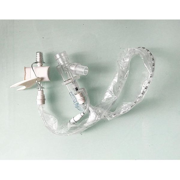 Light Weight Closed Suction Catheter System Effectively Cleaning Oral Sputum