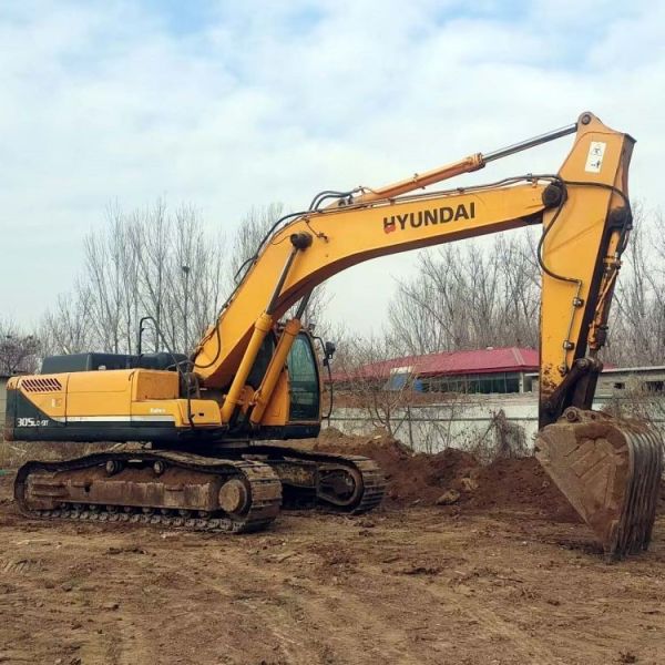 Get Your Hands on a 2020 Used Hyundai Excavator 305 in Shanghai Excellent Health Condition