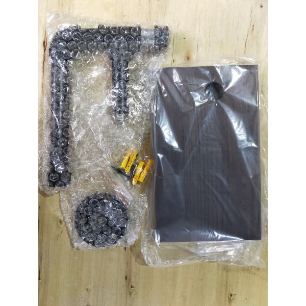 Рустическая деревянная полка и порошкопокрытая чугунная труба для домашнего оборудования гостиничных ванных