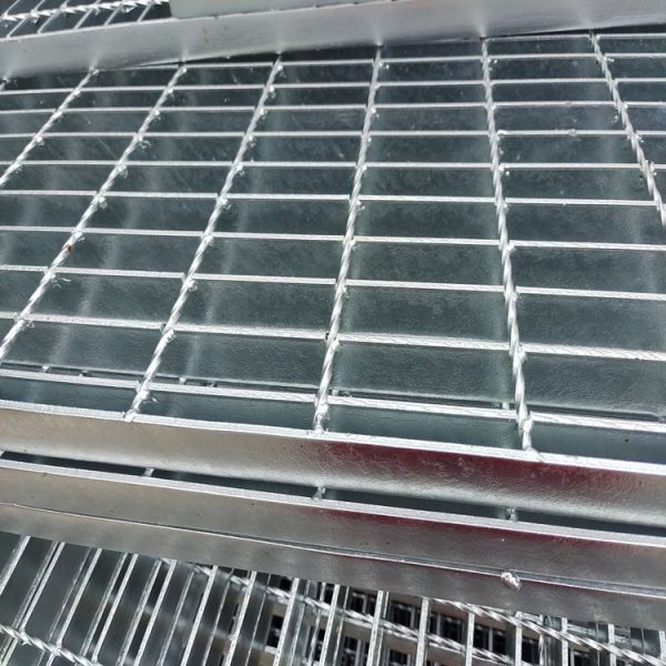 Hot Dip Galvanized Industrial Steel Grating Platform Road Floor Plug In Grid