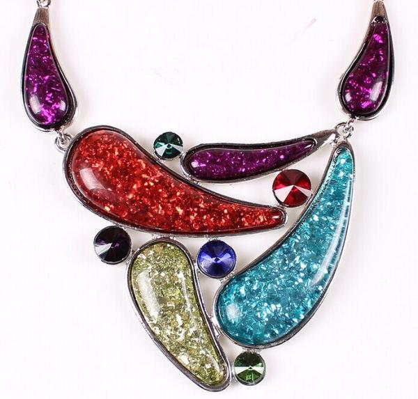 European and American retro-grade resin glitter sprinkled with diamond necklace