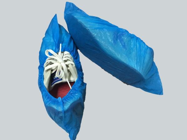 Blue Medical Plastic Products Disposable Shoe Cover PE Waterproof 15 Cm Antiskid