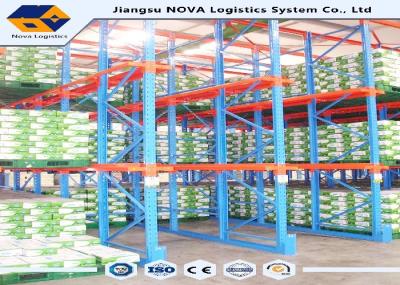 As logísticas centram o racking industrial da pálete, movimentação através do sistema do tormento 