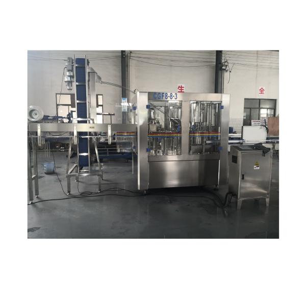 2100*1580*2300mm 3 em 1 Modelo 8-8-3 Máquina de Enchimento para Engarrafamento de Bebidas de Água