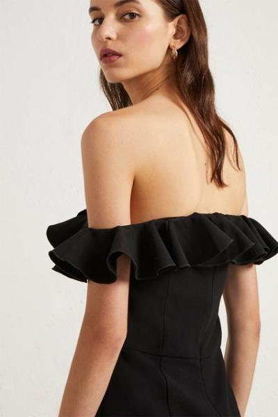 Preto da forma fora do plissado sexy das senhoras do vestido do ombro