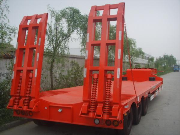 3 Axles Red Hydraulic Low Bed Semi Trailer For Machinery Excavator Bulk Cargo