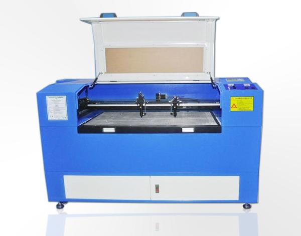 Máquina de grabado del corte del laser de la madera contrachapada con diseño único y los componentes importados