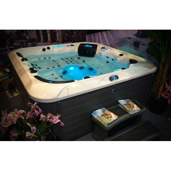На открытом воздухе акриловое гидромассажное джакузи спа ванны для человека 6