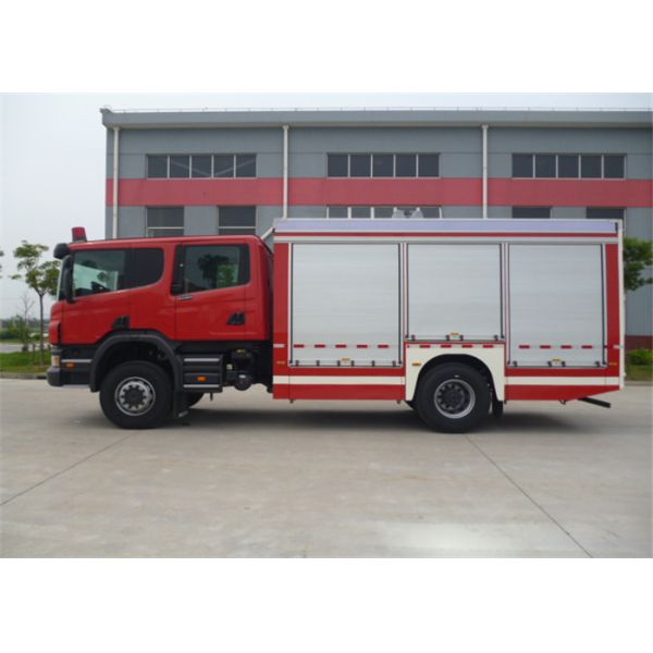 los 6.5M Lift Lighting System 1480kg Crane Emergency Rescue Fire Truck con la tracción