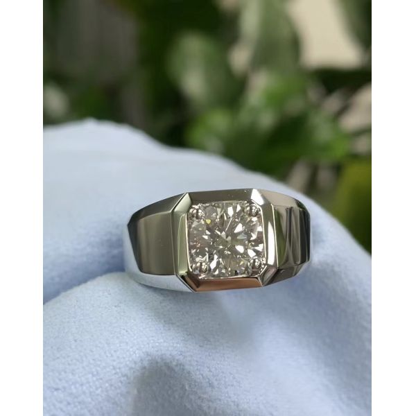 Лабораторно выращенное бриллиантовое мужское кольцо в 18K белое золото E цвет для помолвки и свадьбы