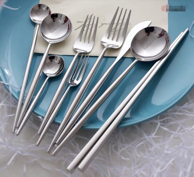 nnie's knife and fork