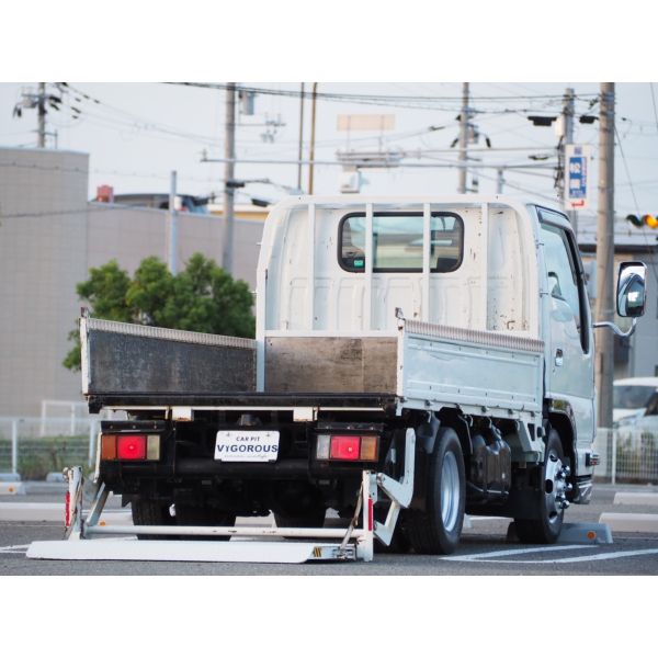 Isuzu Elf Truck 2 Ton Wide Long Low Floor MT Load Size 430/207/38 ETC Aluminum Block Hill Start Assist Leveler Rearview Camera1Spare Tire 2Ton Base 2Ton Car Mission Manual MT Mounting Flat Car 6 Speed