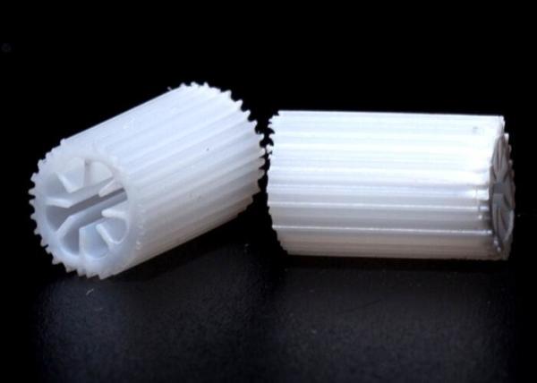 QUADRIS pesados do Virgin dos meios de filtro de PE08 MBBR materiais para os meios brancos da biomassa da cor do tratamento de águas residuais