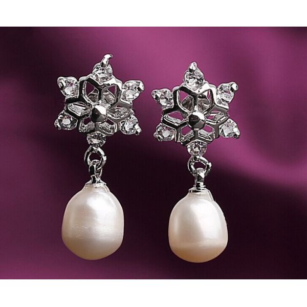 Pearl pendant snowflake stick earrings