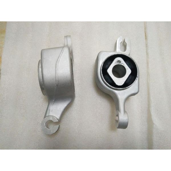 Rear Arm Bushing Front Left and right Lower Arm Mercedes Benz Air Suspension Parts A1663300143 / A1663300243