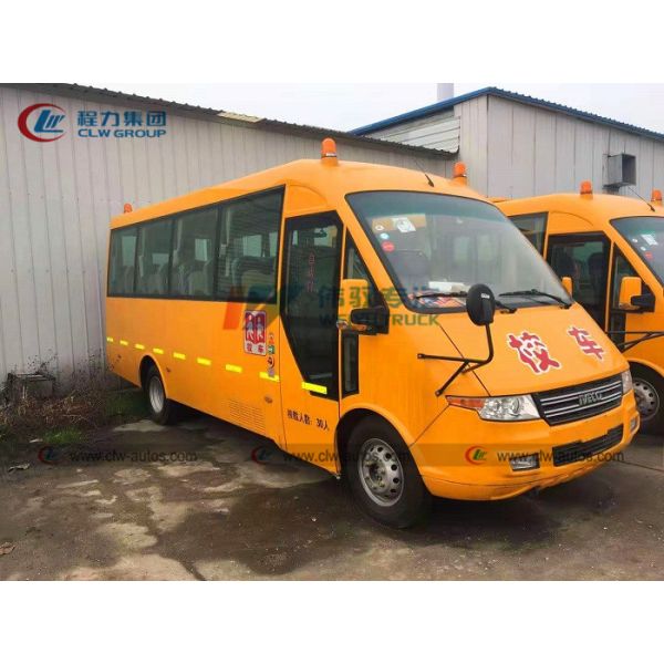 Ônibus escolar dos assentos do motor diesel 30 de Iveco 4X2 com cortina