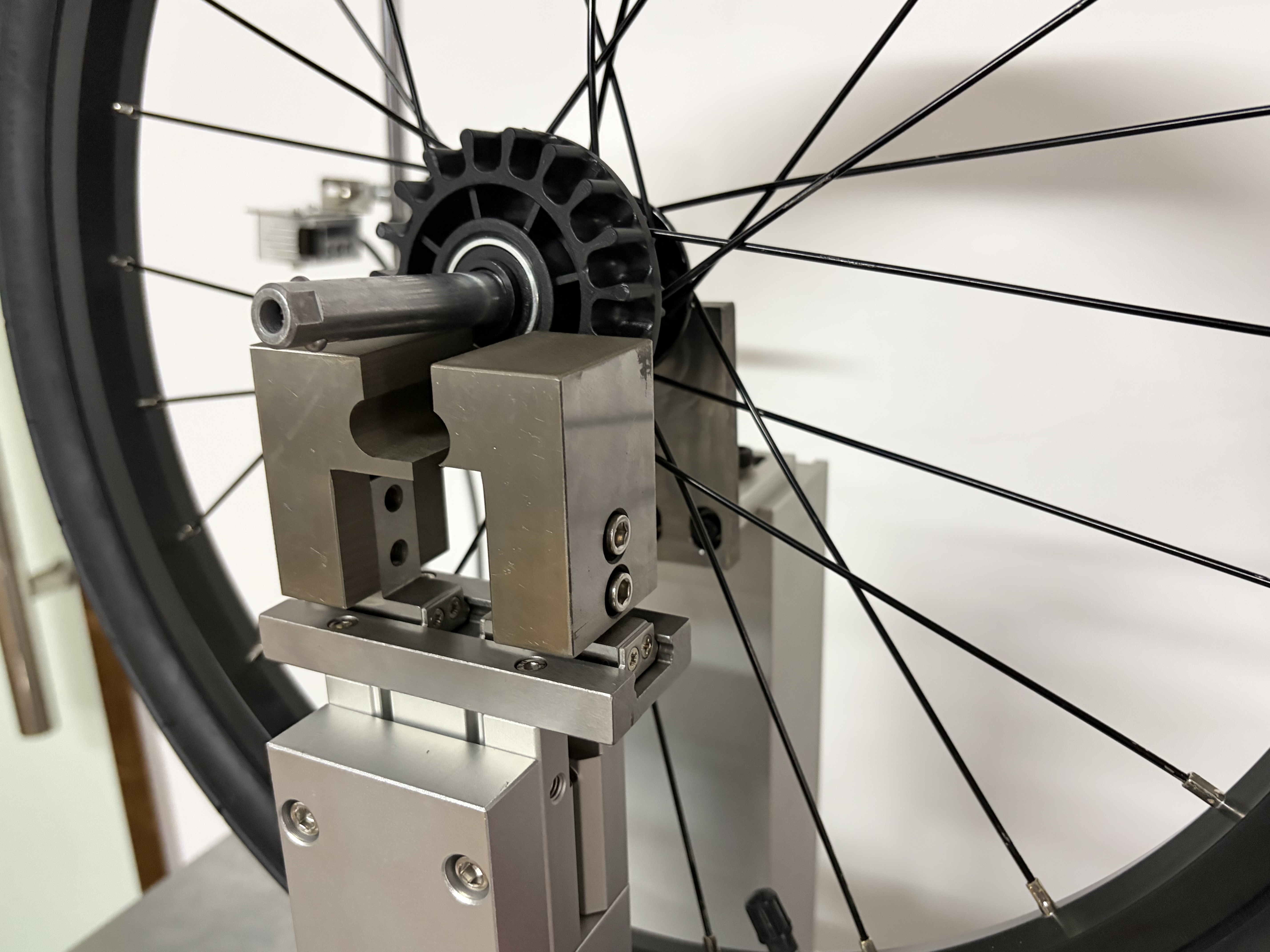 Tire Round‑ness Run‑out Testing Machine