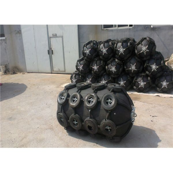 ISO17357 Certified Pneumatic Rubber Fender 50/80Kpa Pressure For Marine Protection