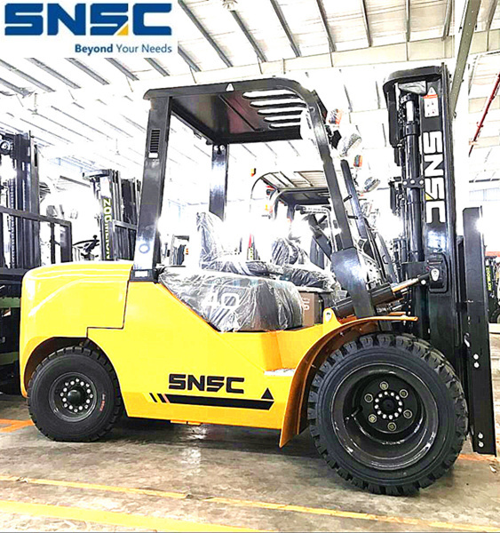 4ton Isuzu Engine Front Double Tyre Z3000mm Diesel Engie Forklift for Smooth Operation