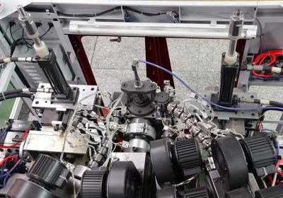Auto Defleshing System Plastic Bottle Blow Molding Machine