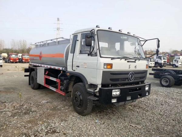 DONGFENG 15CBM Gasoline Diesel Storage Truck Factory Price Manual Transmission 4x2 Drive Wheel New Condition for Oil Transport