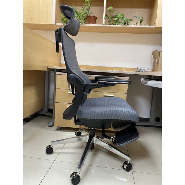 Ergonomic High Back Swivel Chair With Footrest Waterproof Easy Maintenance