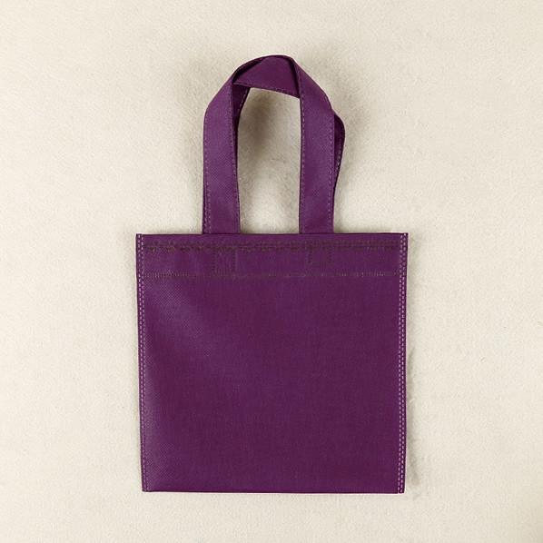 Small colorful shopping bag, Eco-friendly non-woven value priced package bag, reusable fold able gift bag