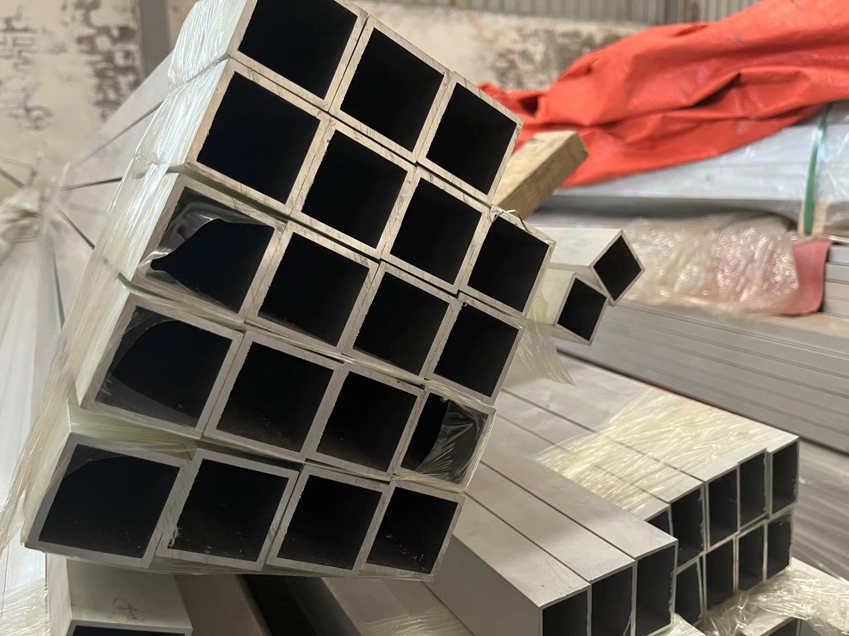 7005 6061 6063 Алюминиевая сплавная труба квадратная форма 50 X 50 мм диаметр анодированная для промышленности