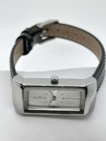 Montres de poignet de sport au quartz avec bande de cuir confortable