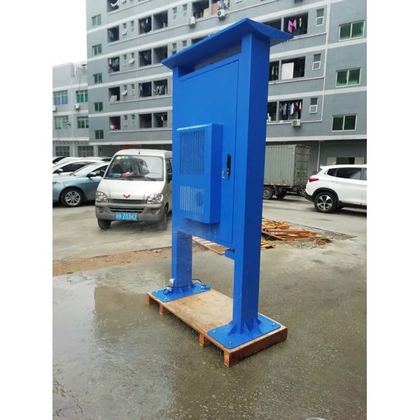 Manufacturer wholesales 55-inch multimedia canopy-style vertical outdoor lcd display panel