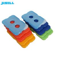 Os blocos de gelo plásticos refrigerando finos magros do gel líquido couberam a lancheira fresca
