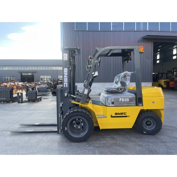 Fuel Efficient 3.5T Diesel Forklift Truck with USA Curtis Controller and Japan Hydraulic System