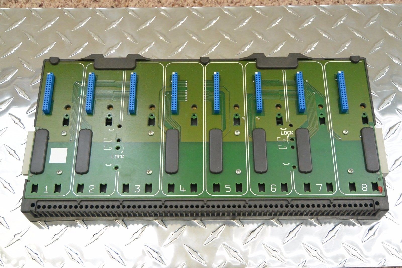 KJ4001X1-BB1 совершенно новое и первоначальное, зеленый цвет главный цвет, НЕСУЩАЯ 8WIDE 6.5-8AMP 12.6-30VDC ИНТЕРФЕЙСА I/O.