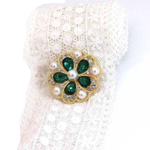 Golden round pearl brooch , womens brooch pins Petal Shape 4.8cm Size