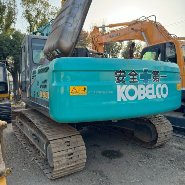 Excavateur Kobelco SK260 d'occasion avec conception en acier doux et puissance globale élevée