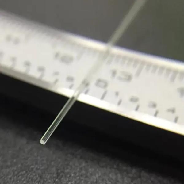 Tubes en verre de quartz translucide personnalisés résistants à la chaleur avec une extrémité ouverte pour laboratoire industriel