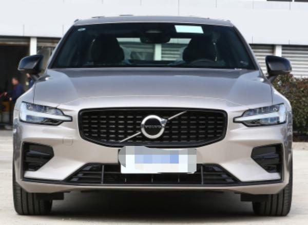 ボルボS60 2023 B4 Zhiyuan Haohua版4ドア5の座席大広間Gasoline+48v中型SUV