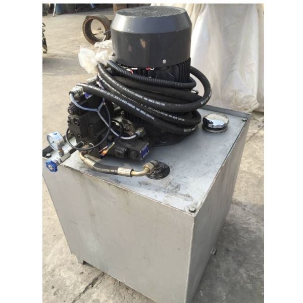 7.5КВт Моторная мощность Тяжелый грузовой вилочный погрузчик Шины Пресс-машина 220V 380V 240 тонн