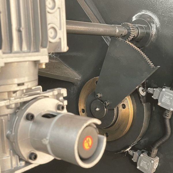 5.5kw Hydraulic Swing Shearing Machine 6*3200mm Carbon Steel CNC Cutter Shears