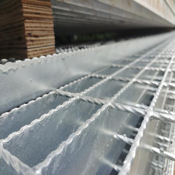 Stainless Steel Non-Slip Grating in 1000x1000mm Size for Industrial Flooring Solutions