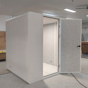 Modular Soundproof Pod with STC35dB Rating and Integrated Ventilation System for Office Meetings