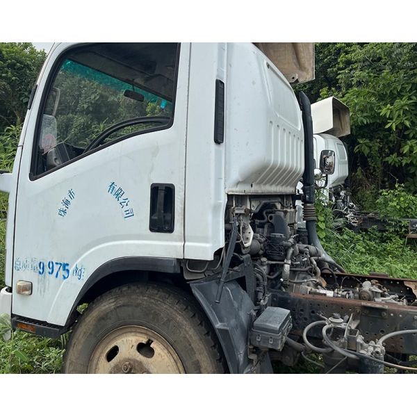 Camião usado Isuzu ELF 600p Camião de carga 4KH1 Motor diesel E carroceria branca