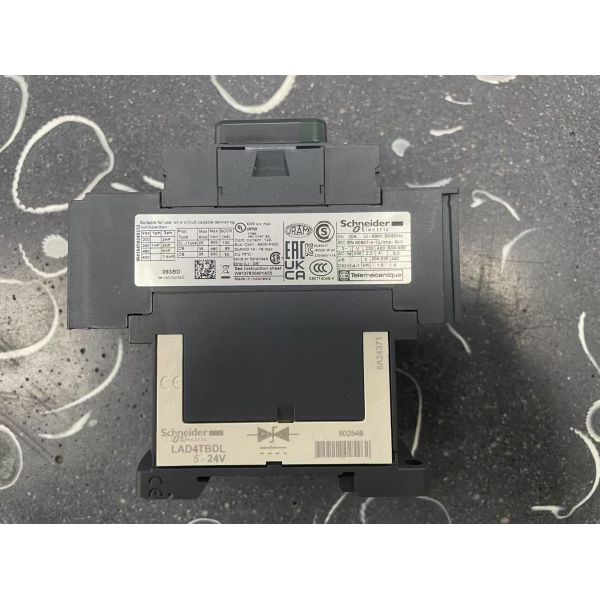 Schneider Electric LC1D093BD | TeSys D 3P Contactor 9A 24V DC Coil