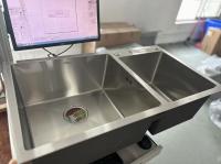 Accesorios de drenaje incluido en acero inoxidable Cubo doble de agua con acabado negro amortiguador del sonido
