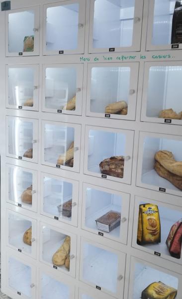 6-10 KWh Combo Bread Vending Machine Customized Lockers Huge Capacity