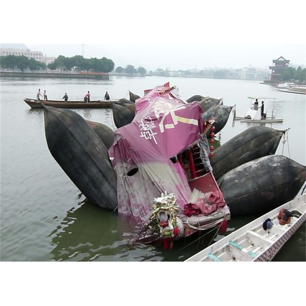 Marine Rubber Fender With 50Kpa And 80Kpa Internal Pressure In Black With Yellow Stripes For Superior Shock Absorption
