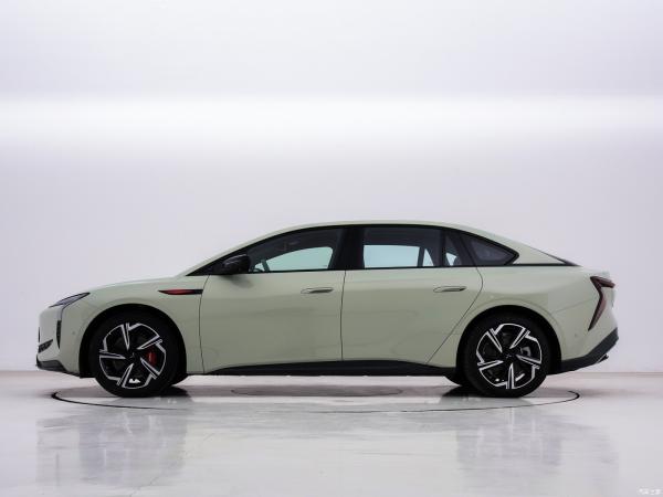 2024 Hongqi EH7 760 Pro Four-Wheel Drive Energy Vehicle with 4 Door 5 Seats Body Structure