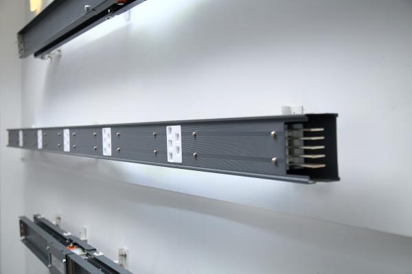 Fluorescent Lamps KEMA IP42 IEC61439-1 LB Low Power Busway