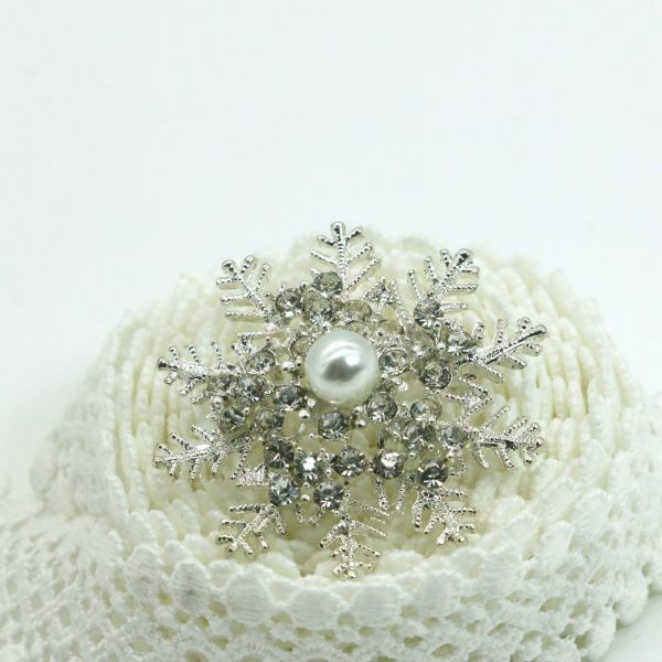 Silver Snowflake Fashion Brooch Pin Inlaid Pearl Crystal Diamond 4.5cm Size