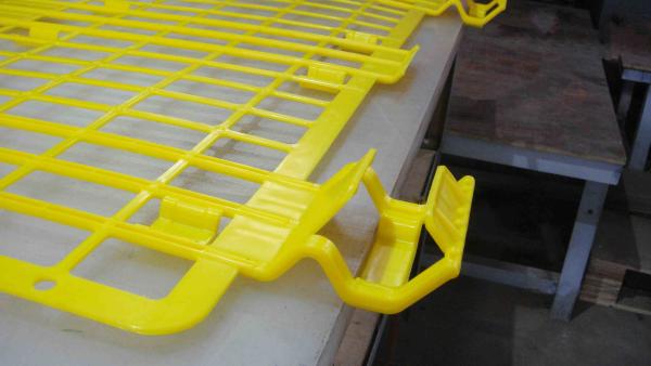 Yellow Plastic Brick Guard System / Scaffolding Safety Accessories